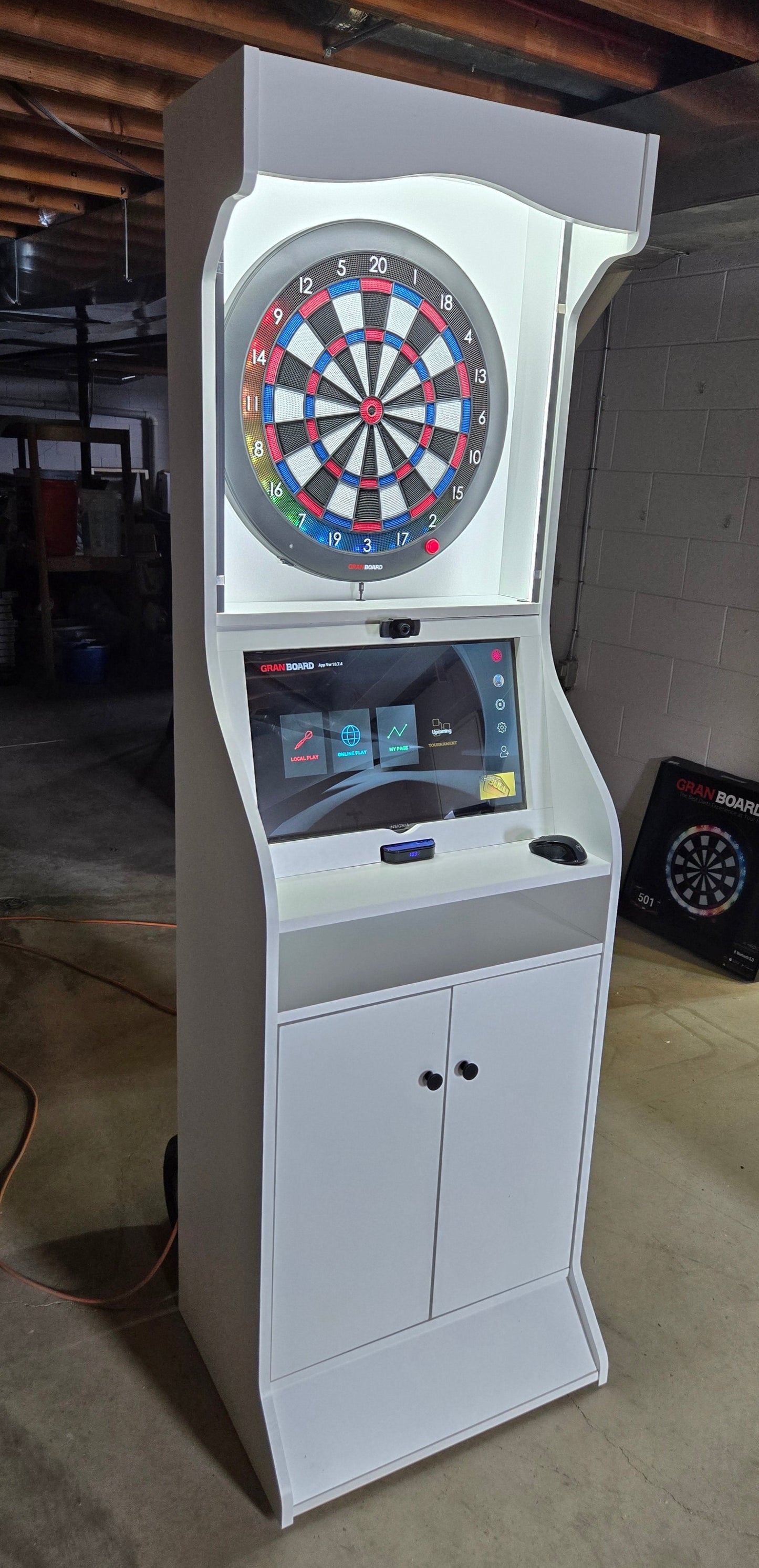 *Grizzly Dart Board Cabinet